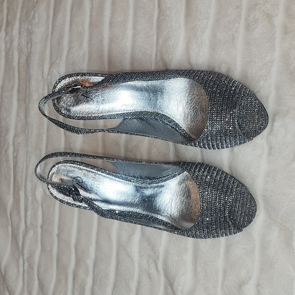EUC Adrianna Papell Rita Pewter Lancelot Heels - Picture 1 of 5